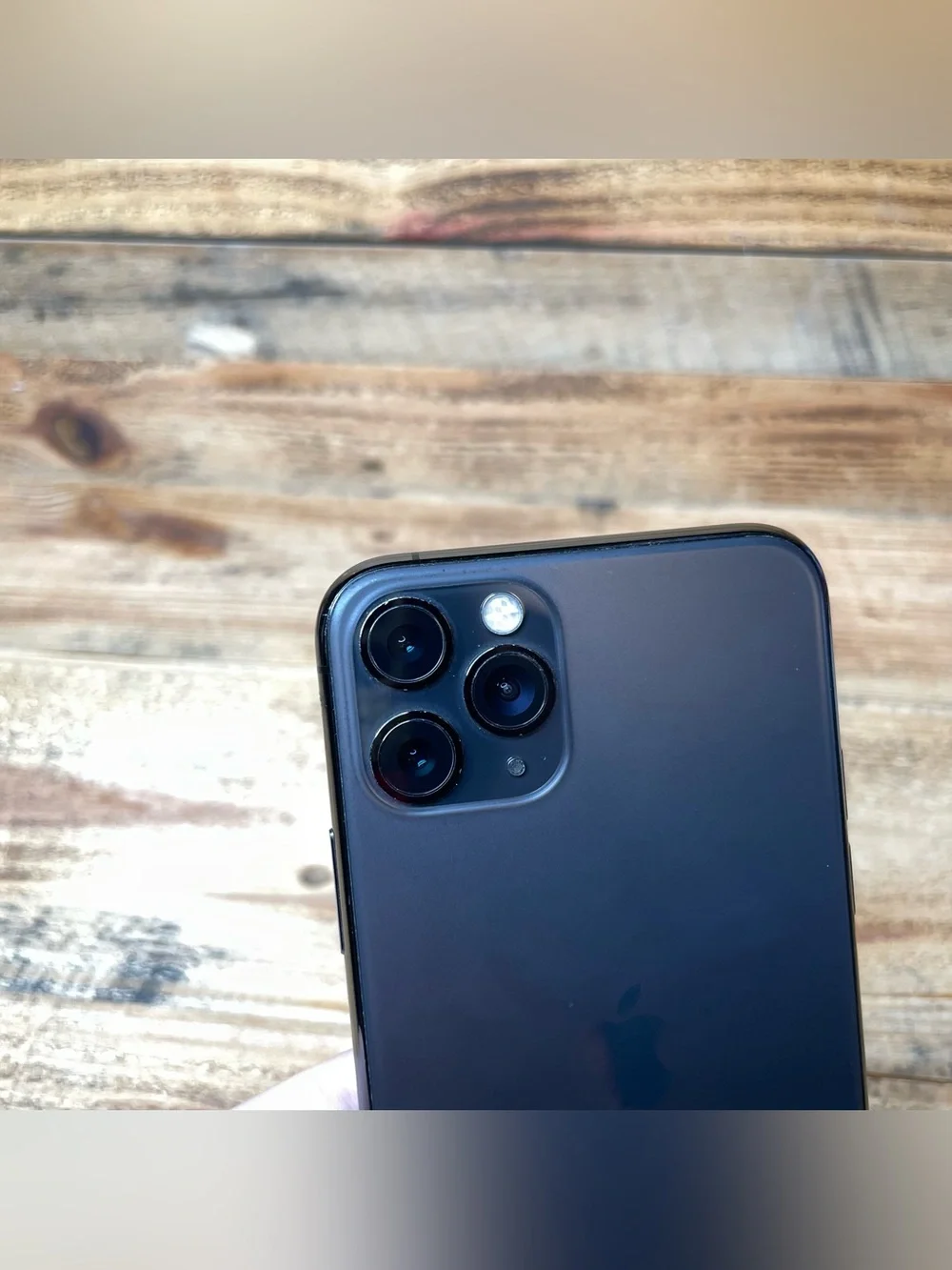 Unlocked Apple iPhone 11 Pro 512GB 18.6.2 MW9L2LL/A (WATER DAMAGE READ)